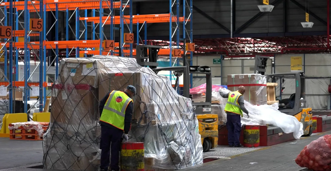 air cargo build up